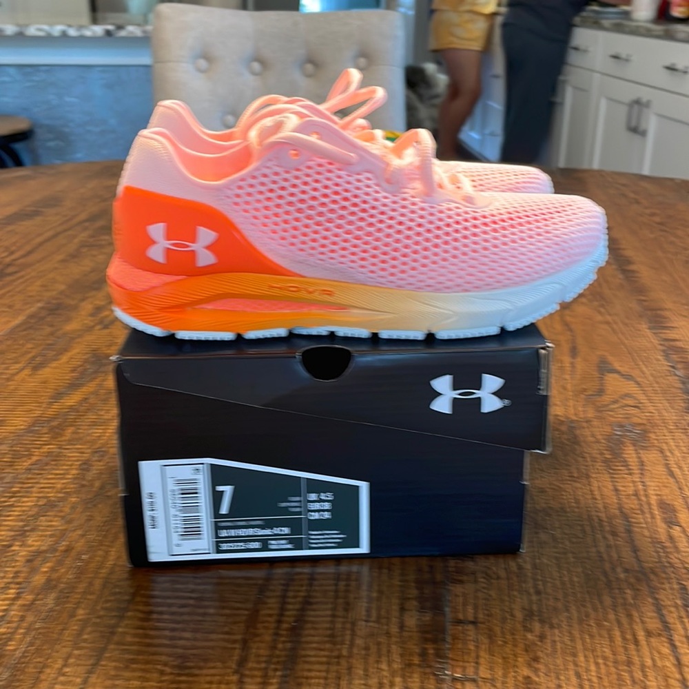 Women’s Under Armor HOVR Sonic Sz. 7